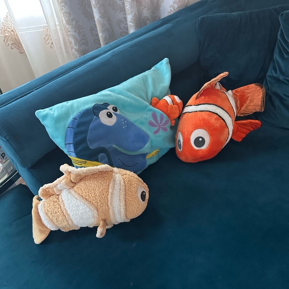 FINDING NEMO Plush LOT Dory Squirt Disney Store Stuffed Toy Patch Doll Exclusive